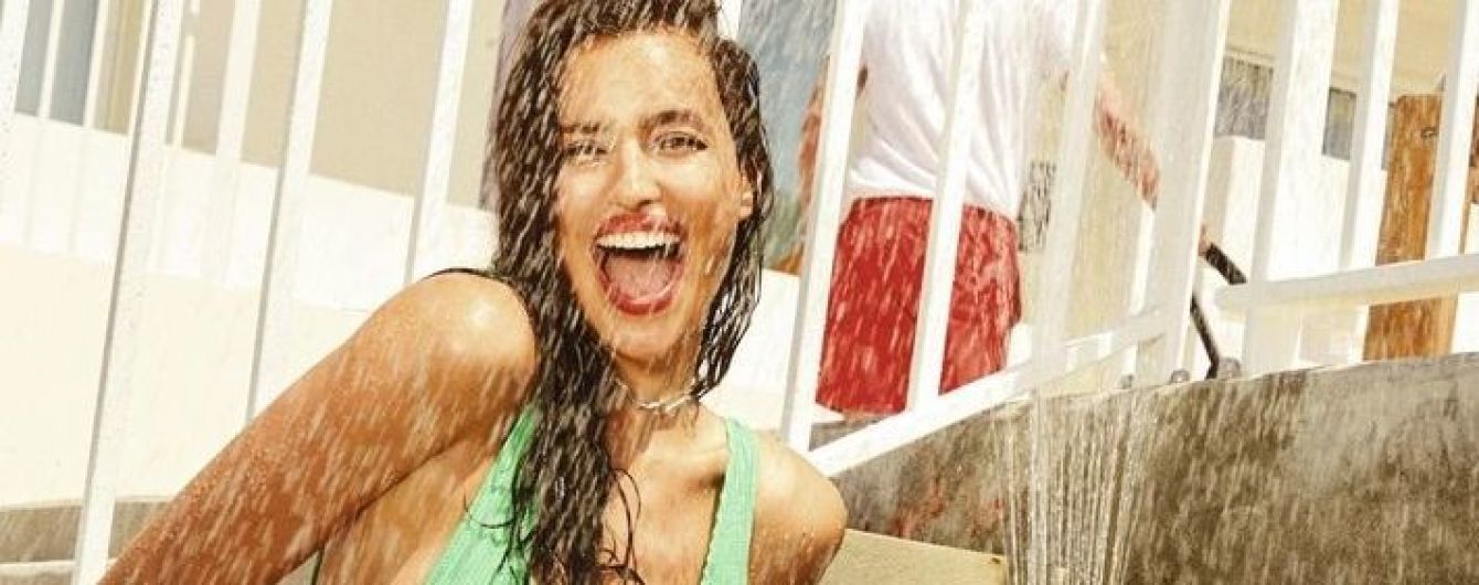 В яскравому купальнику за 30 доларів: сексуальна Ірина Шейк знялася у фотосесії для глянцю