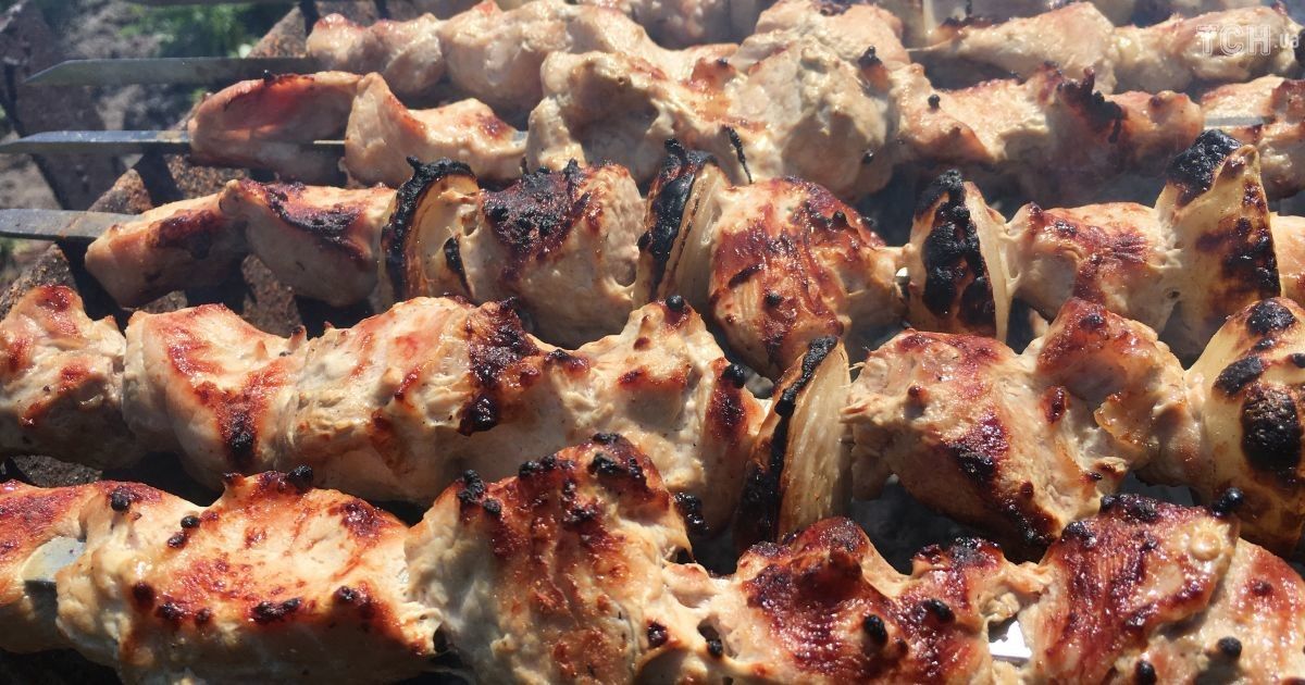 Яд вместо еды в жару: что из привычных продуктов угрожает здоровью украинцев летом