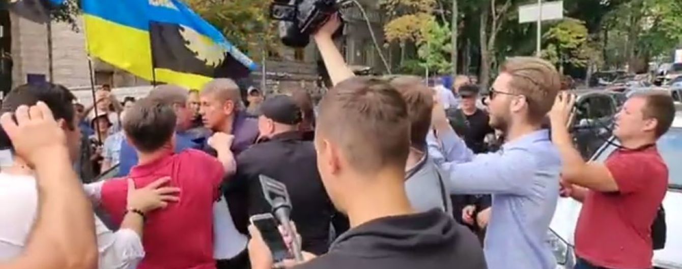У центрі Києва почубилися нардеп, міністр Насалик та глава профспілки гірників