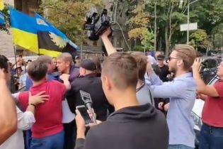 У центрі Києва почубилися нардеп, міністр Насалик та глава профспілки гірників