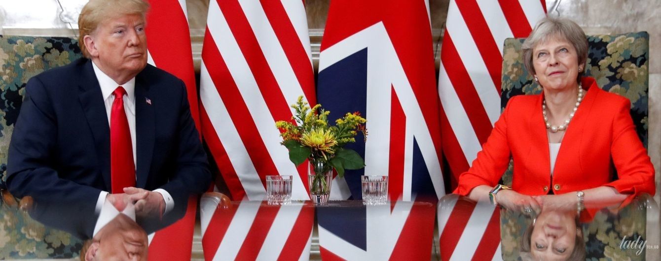 Смотрелись гармонично: Дональд Трамп надел галстук под цвет жакета Терезы Мэй
