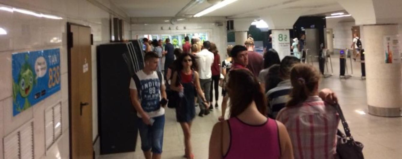 Здорожчання проїзду: в київському метро - черги на поповнення карток за старим тарифом