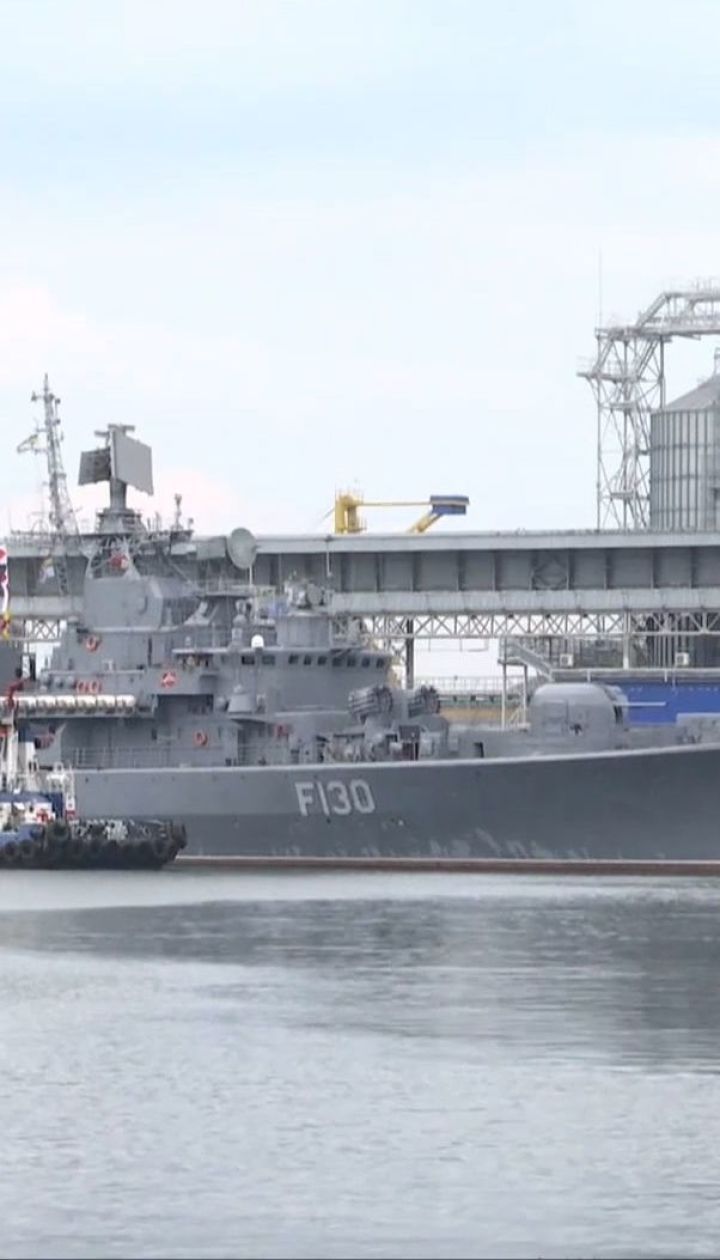 Захоплення Азовського моря: військові кораблі Росії за чотири милі від українських пляжів