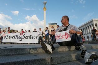 Сестра Сенцова закликала не повідомляти про звільнення, поки режисера не буде в Україні