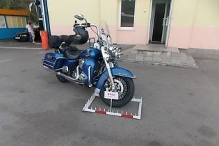 Чоловік намагався в'їхати в Україну на розшукуваному "Інтерполом" мотоциклі Harley-Davidson