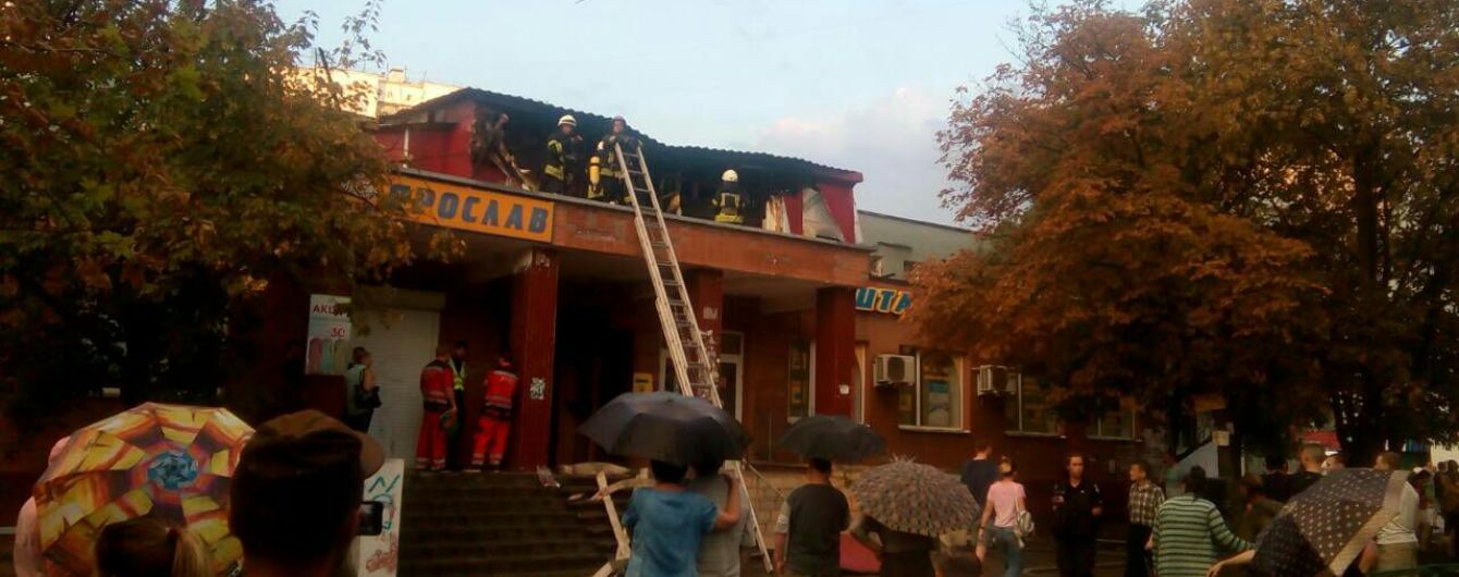 Облився запальною сумішшю та підпалив себе: пожежу у хостелі зчинив нетверезий пожилець