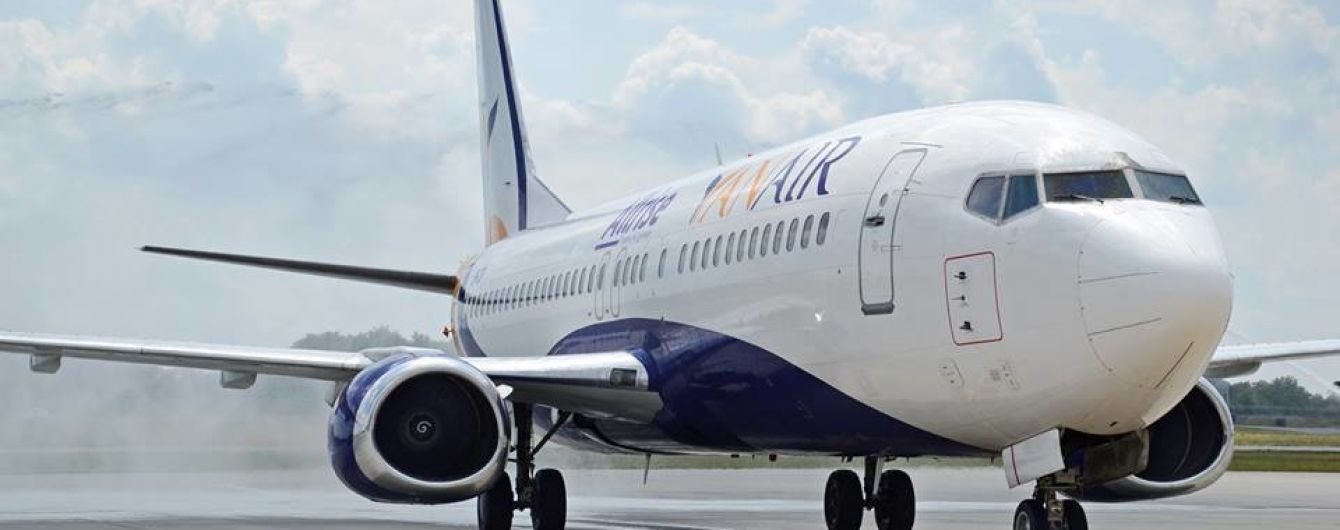 Українські туристи змушені чекати добу на італійські рейси YanAir