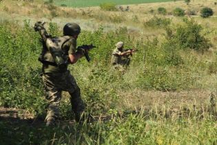 Троє українських військових поранені під час бойових дій на Донбасі