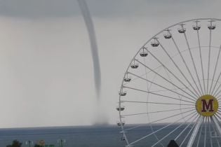 На морі у Бердянську пронісся гігантський смерч