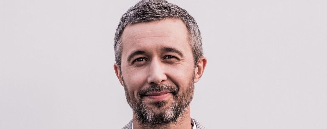 Водное поло, полет на парашюте и купание в бассейне: Сергей Бабкин рассказал, как проходит его отдых с семьей