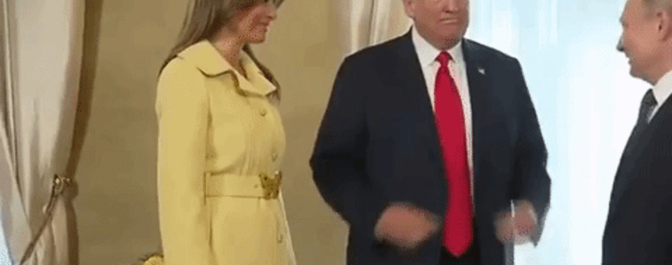 "Подивилася в очі зла". У Мережі обговорюють емоції Меланії Трамп після рукостискання Путіна