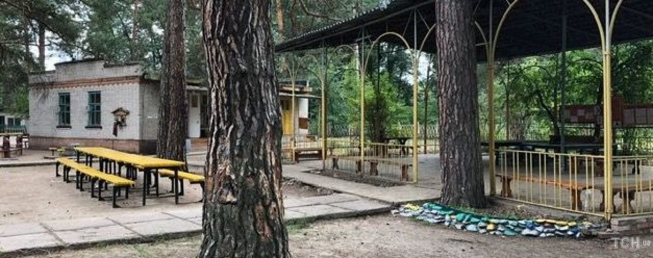 В детском лагере на Донетчине отравились почти сотня людей, заведение решили закрыть