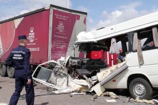 Водій мікроавтобуса, в якому загинуло 10 людей в ДТП на Житомирщині, заснув за кермом