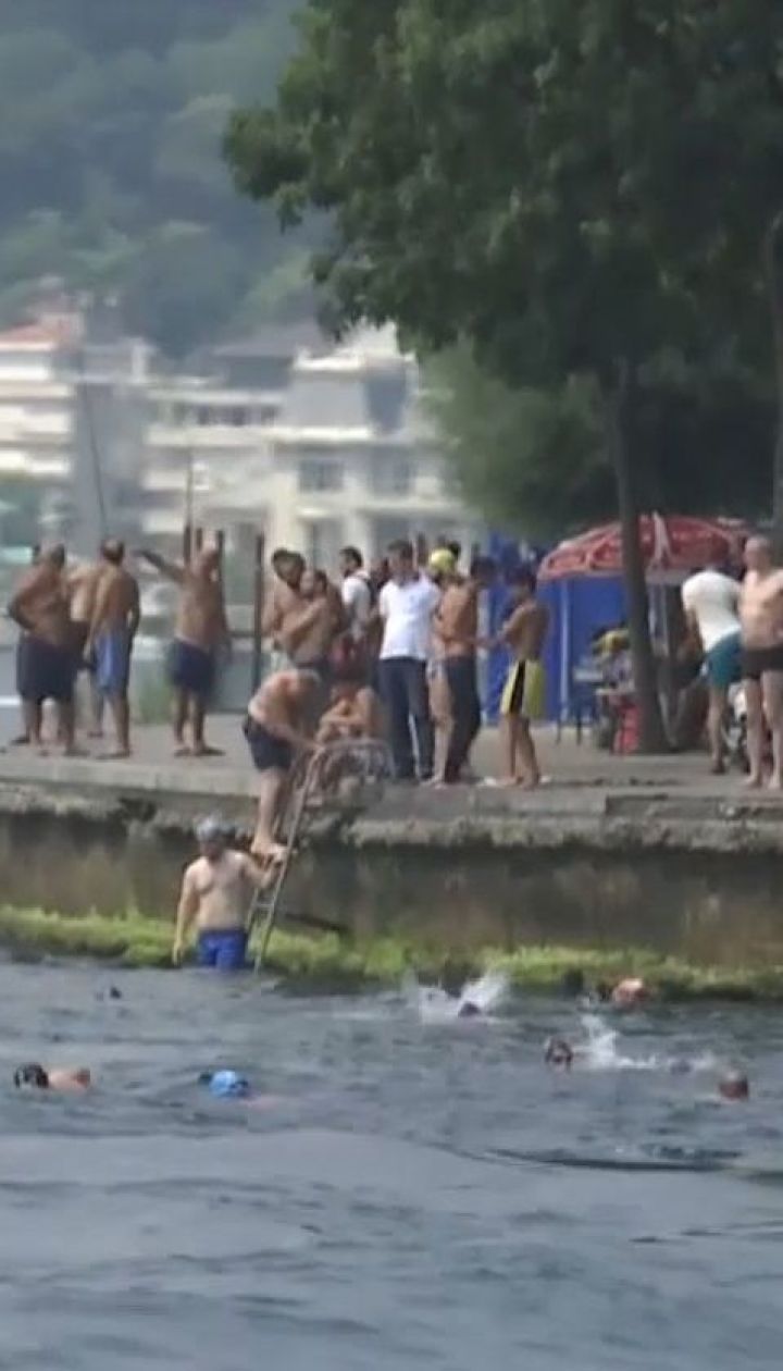 Виклик стихії води. На щорічний заплив через Босфор у Стамбулі зареєструвалось понад 400 українців