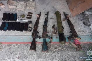 На Буковині "накрили" банду, котра торгувала зброєю через Інтернет