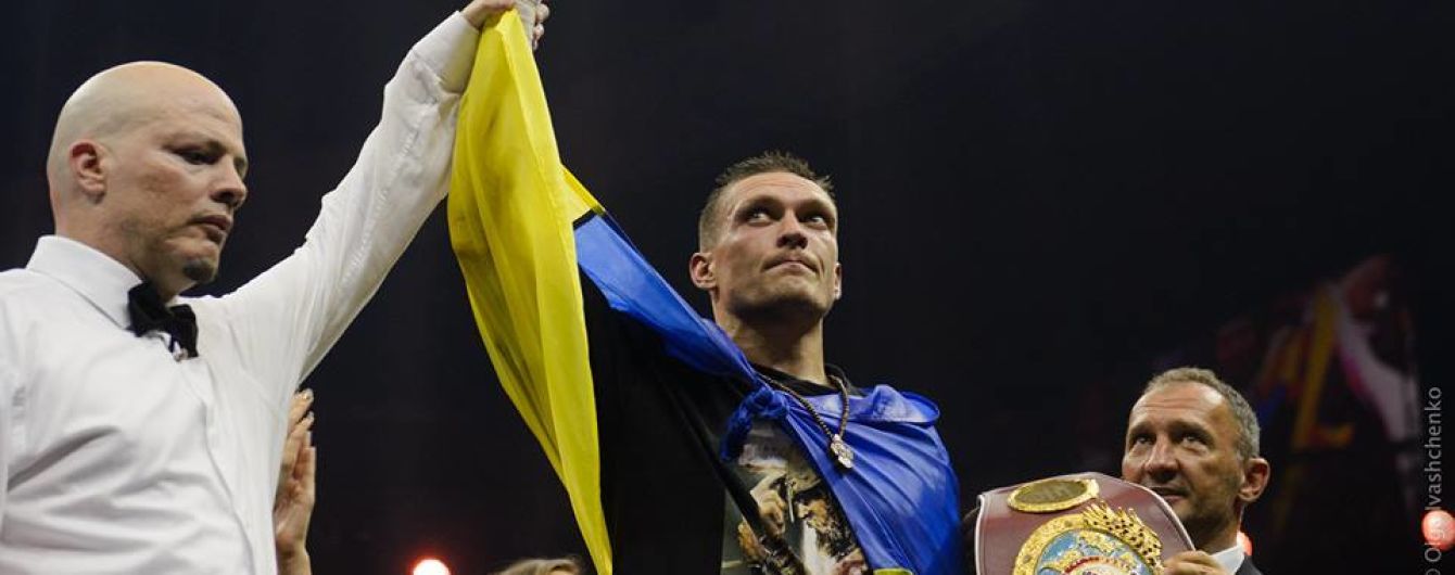 Усик признан лучшим боксером года по версии WBA