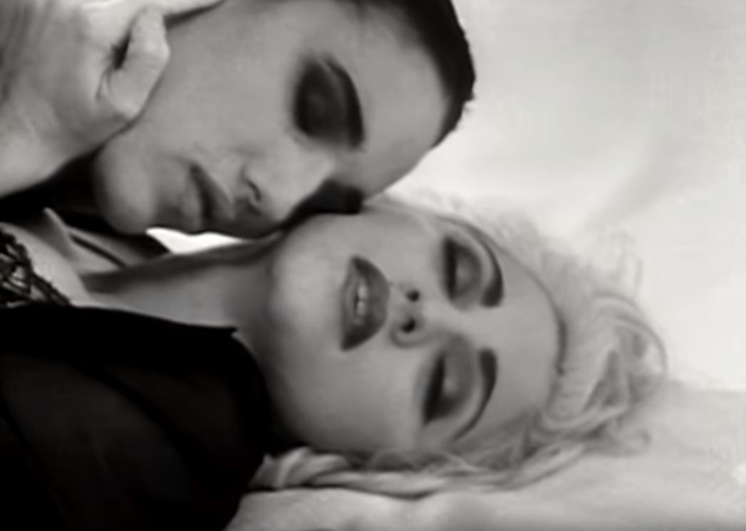 Мадонна кадри з кліпу Justify My Love_1