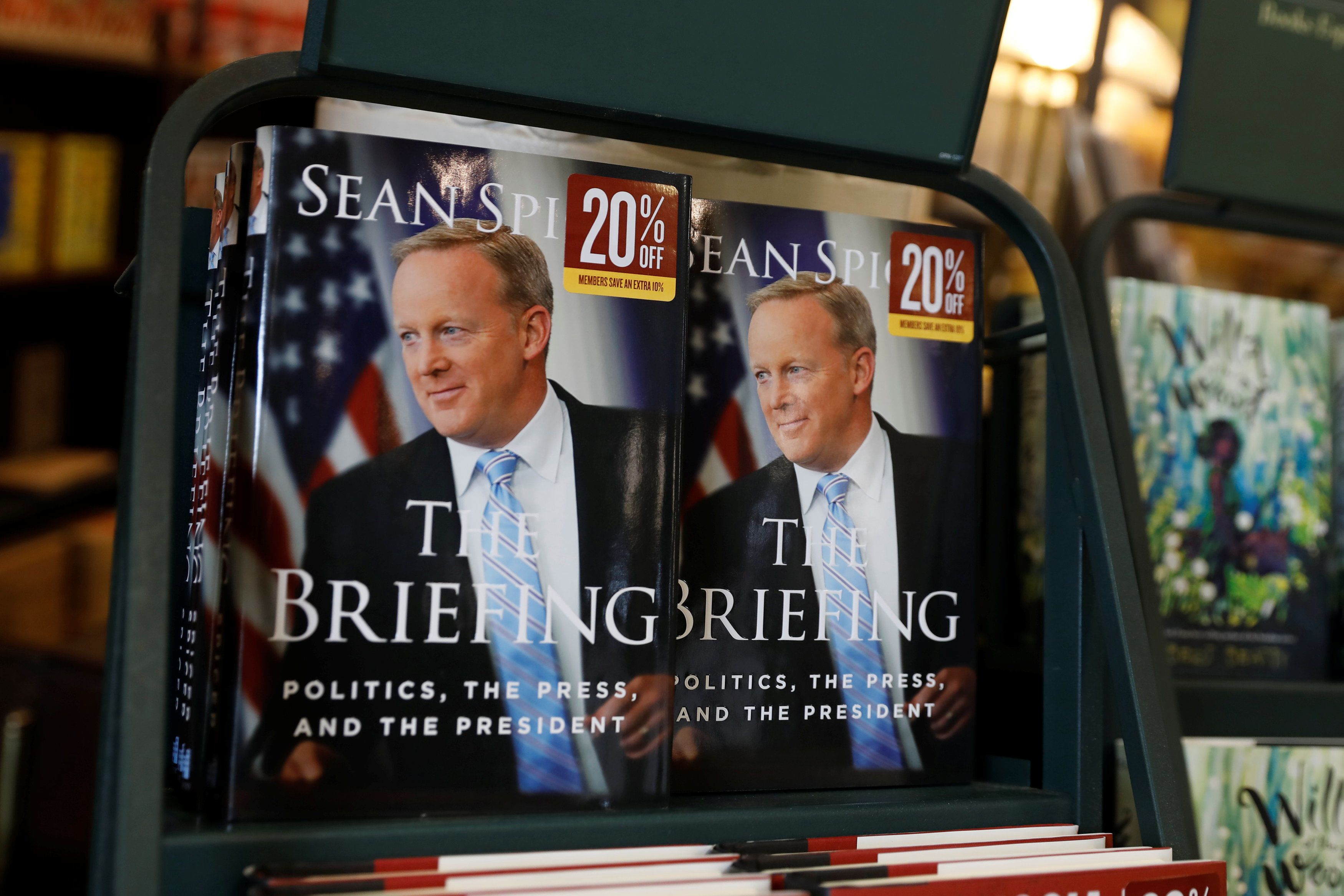 The Briefing, книга екс-речника Трампа Шона Спайсера