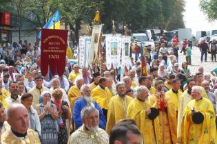 У Києві почали святкувати Хрещення Русі-України: першою хресний хід провела УАПЦ