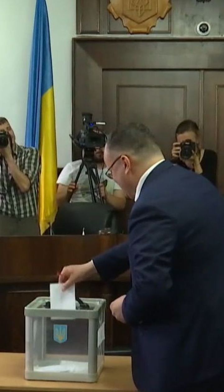Депутаты горсовета отправили в отставку мэра Черновцов
