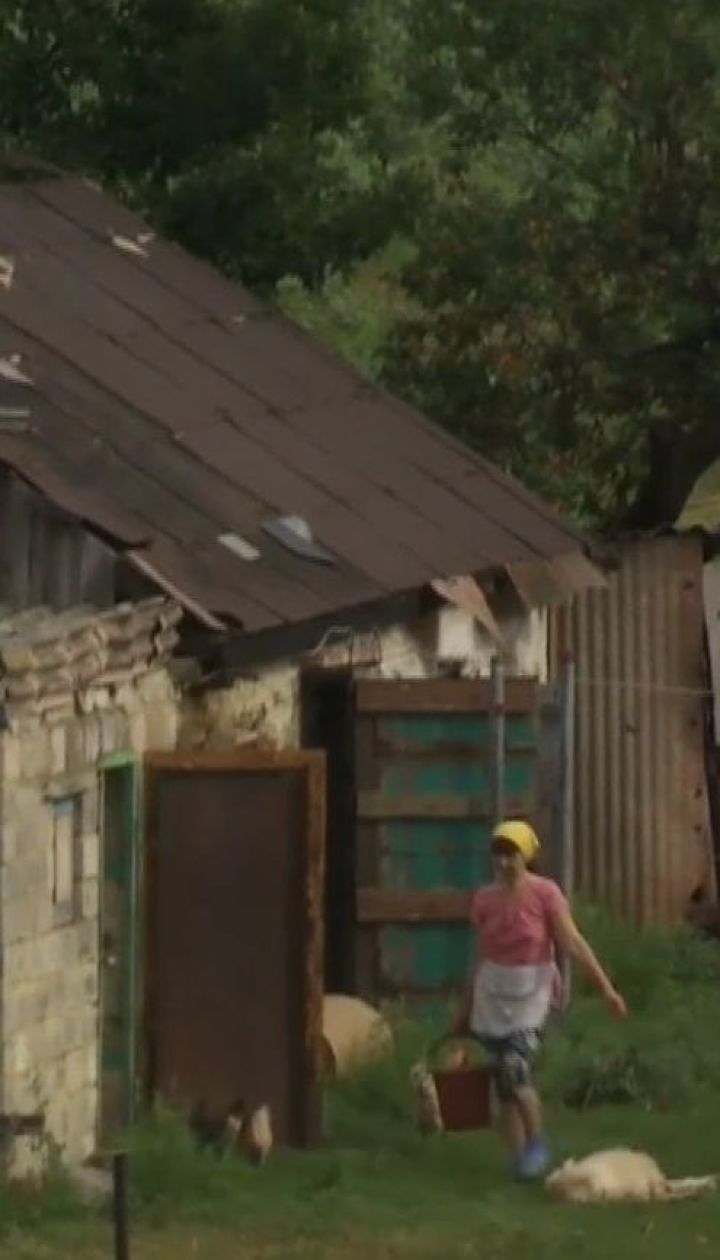 Життя на лінії вогню. ТСН дізнавалася, чому жителі прифронтових сіл не хочуть покидати домівки