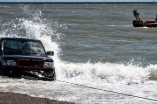 Спасение утопающего Range Rover превратилось в фарс