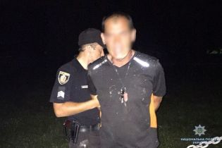 На Хмельниччині із гонитвою та стріляниною копи затримували п’яного водія вантажівки