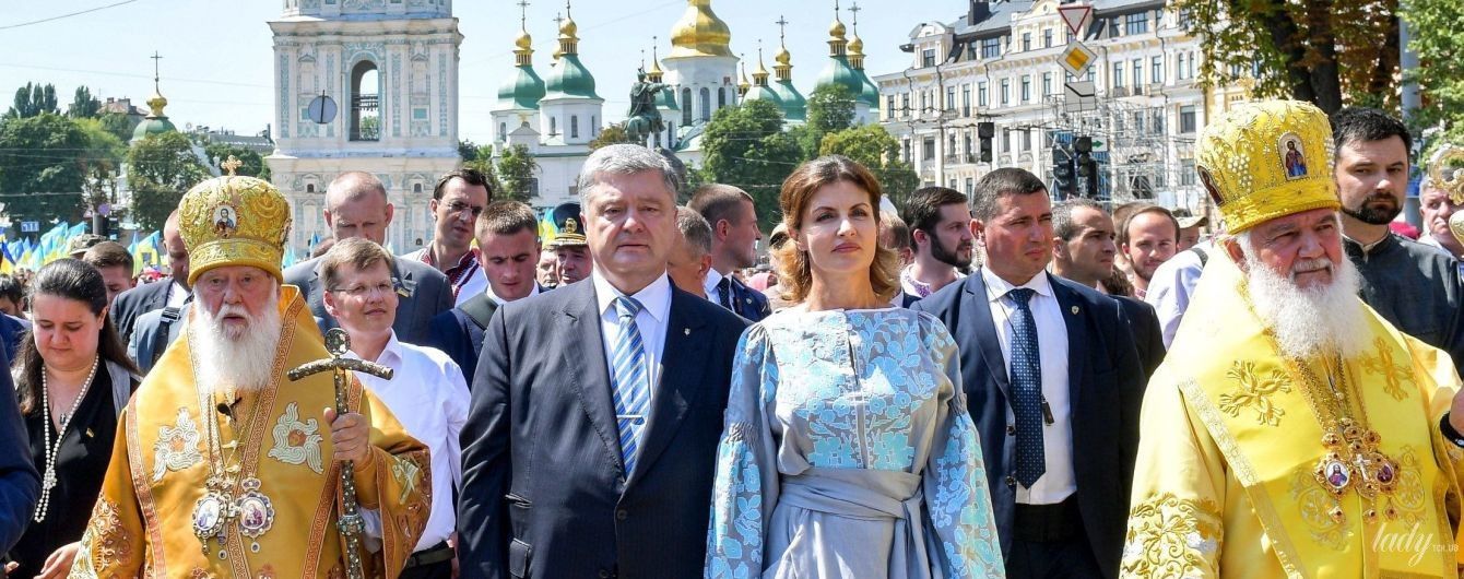 В платье-вышиванке и с белым маникюром: эффектный образ Марины Порошенко