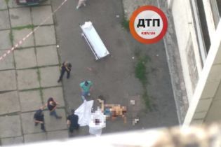 В Киеве из окна больницы выпал полуобнаженный мужчина