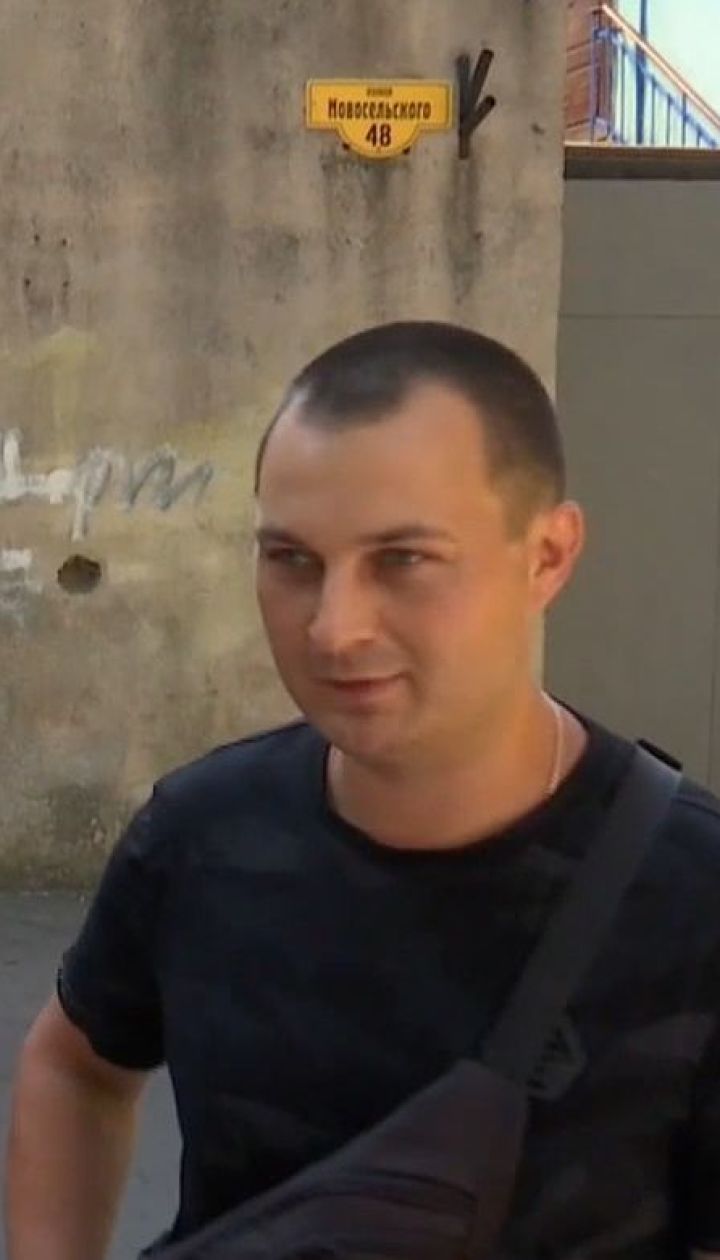 В Одесі поліцейський зустрівся з фельдшером, який урятував йому життя під час січневої перестрілки