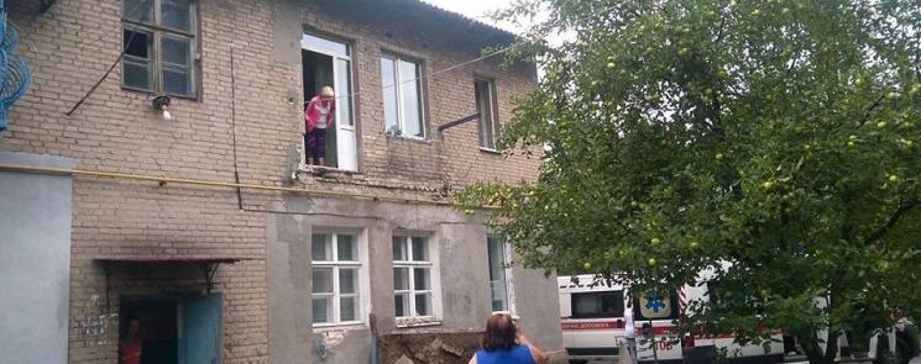 На Днепропетровщине в доме обвалился балкон вместе с жильцами