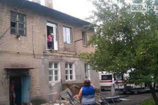 На Днепропетровщине в доме обвалился балкон вместе с жильцами