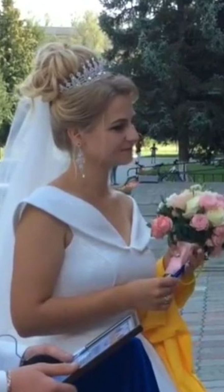 В Тернополе студентка педагогического вуза поступала на магистратуру в свадебном платье