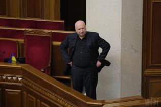 "Налякали їжаків голим задом": Турчинов поглузував з антиукраїнських санкцій РФ