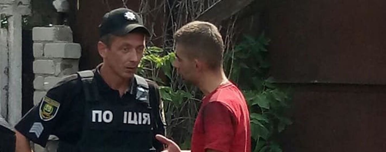В Мариуполе украинских офицеров заметили за рулем авто с номерами "ДНР"