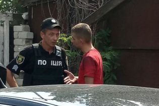 В Мариуполе украинских офицеров заметили за рулем авто с номерами "ДНР"