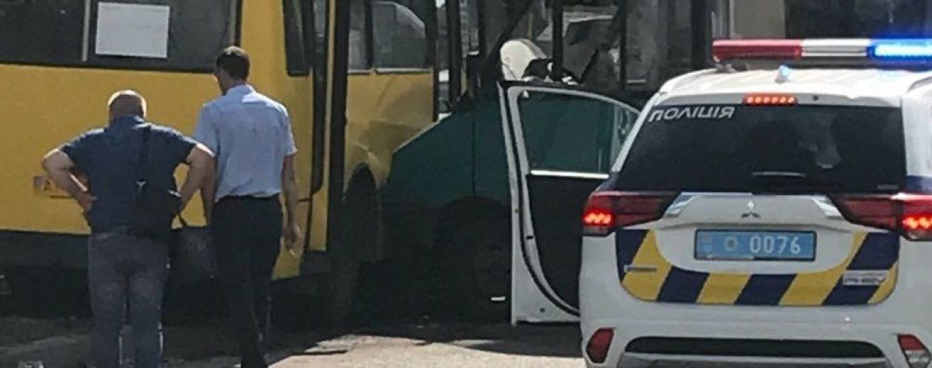В Вишневом под Киевом столкнулись три маршрутки, есть пострадавшие