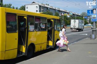 Пасажир зняв маршрутника, який дивився за кермом порно