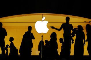 Акції Apple сягнули вартості в трильйон доларів