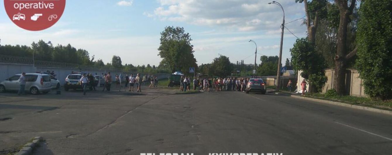 В Киеве владельцы гаражей кровью отстаивают свое имущество