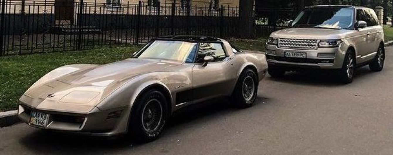 В Украине заметили раритетный американский спорткар Chevrolet Corvette C3