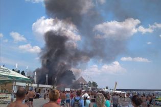 У Коблевому на пляжі спалахнула пожежа. Одна жінка отримала опіки через вибух газового балону