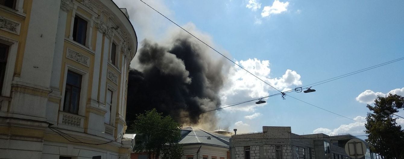 В Харькове масштабно горит здание одного из вузов