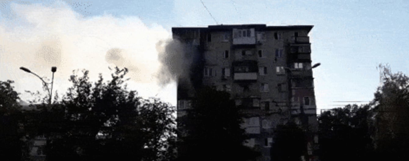 В Киеве огонь охватил жилую многоэтажку