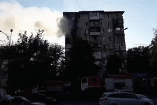 В Киеве огонь охватил жилую многоэтажку