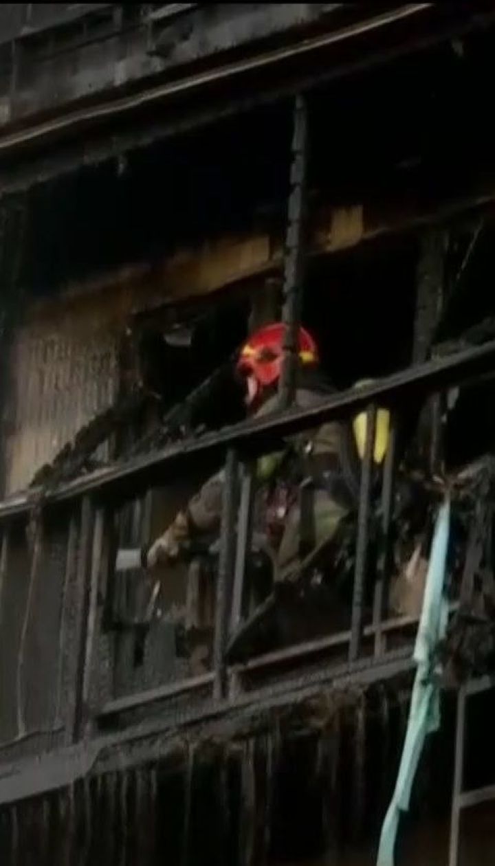 Вогонь охопив три поверхи у столичній багатоповерхівці