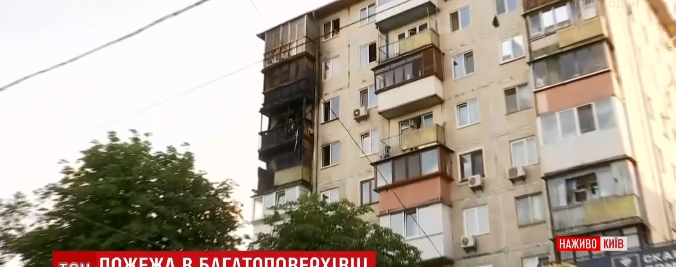 Пожарные локализовали огонь в жилой многоэтажке на Нивках