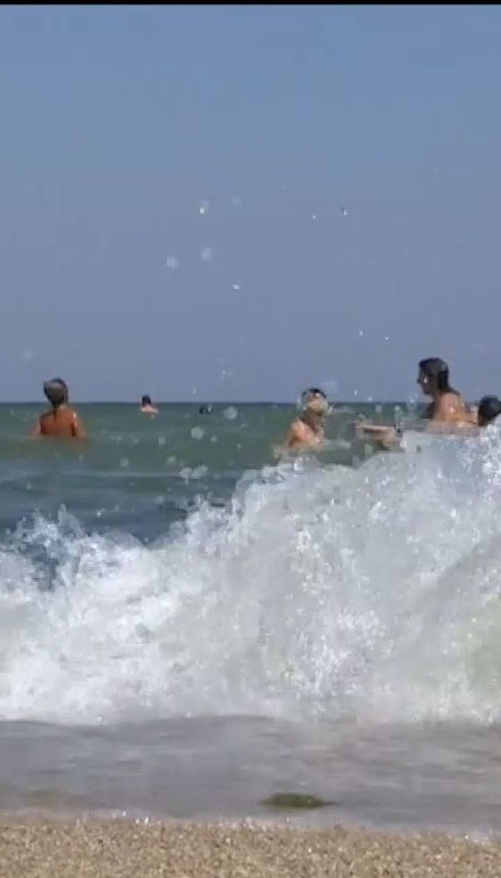 Двоє людей потонули в Одесі під час шторму на морі