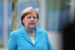 Меркель призвала продлить санкции против РФ из-за агрессии на Азове. Насчет введения новых ЕС колеблется