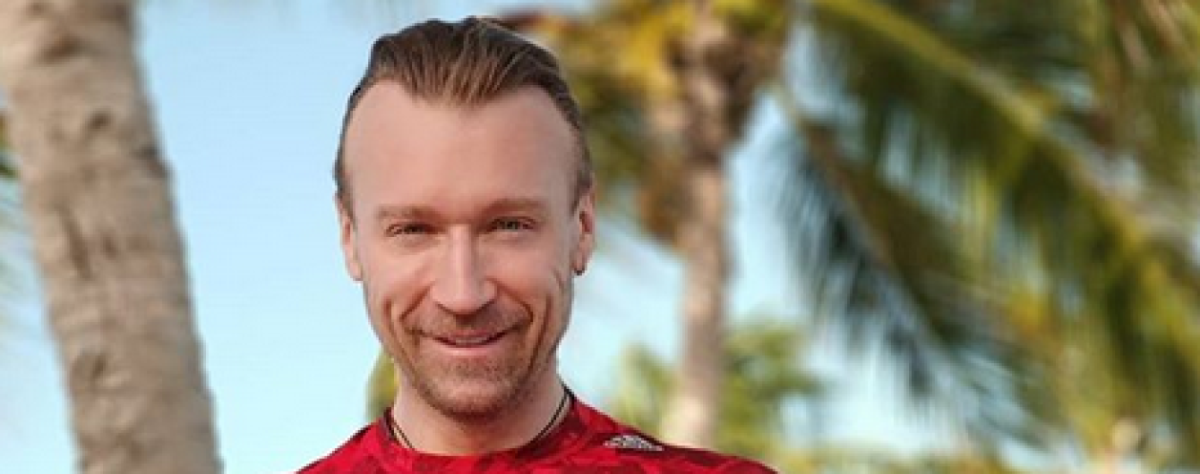 У червоній футболці і з кокосами: Олег Винник показав, як займається спортом у Домінікані